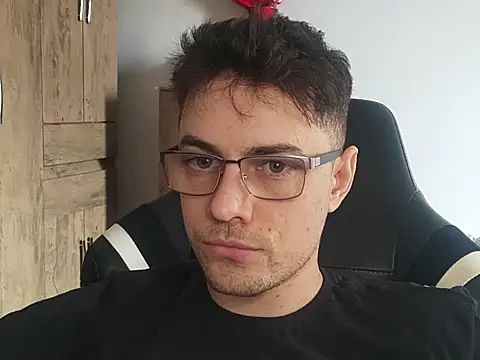 Dyllan   online show from 10-10-25, 02:05