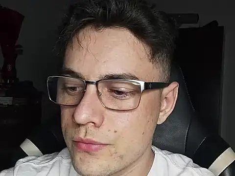 Dyllan   online show from 10-21-25, 02:56