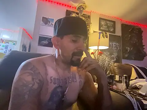 Snapshot of hornycouple818 chatting on 01-28-25, 02:42 hornycouple818 online show from 01-28-25, 02:42