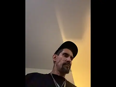 Snapshot of hornycouple818 chatting on 11-01-25, 05:20 hornycouple818 online show from 11-01-25, 05:20