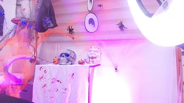 Auroraa miller online show from 10-31-25, 11:55