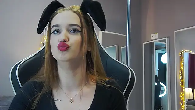 Eva Lovvia  online show from 01-23-25, 09:18