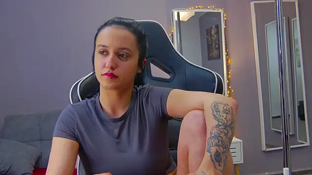 Eva Lovvia  online show from 02-04-25, 01:23