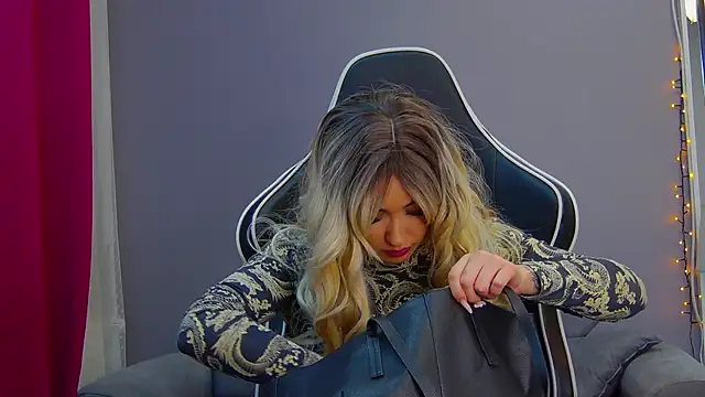 Eva Lovvia  online show from 02-24-25, 07:52