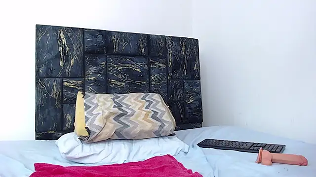 loretahorny online show from 02-12-25, 07:35