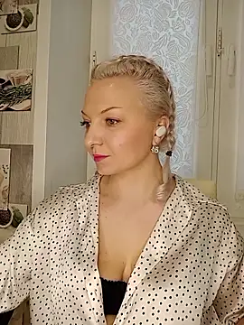 Snapshot of Anesteishen chatting on 11-16-25, 11:49 Anesteishen online show from 11-16-25, 11:49