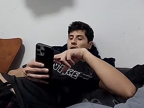 Snapshot of PerroDemonioHot chatting on 12-22-25, 12:40 PerroDemonioHot online show from 12-22-25, 12:40