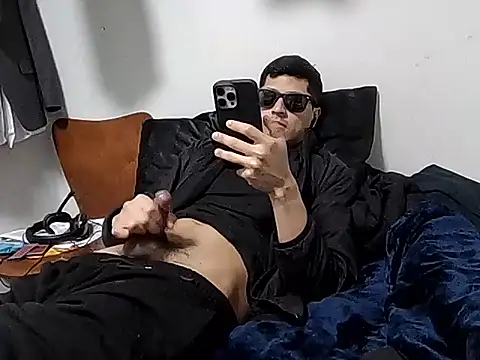 Snapshot of PerroDemonioHot chatting on 02-03-26, 06:13 PerroDemonioHot online show from 02-03-26, 06:13