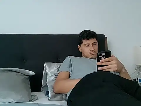 Snapshot of PerroDemonioHot chatting on 02-25-26, 10:08 PerroDemonioHot online show from 02-25-26, 10:08