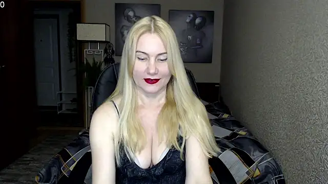 Snapshot of _Mire11a69 chatting on 02-18-25, 08:14  Mire11a69 online show from 02-18-25, 08:14