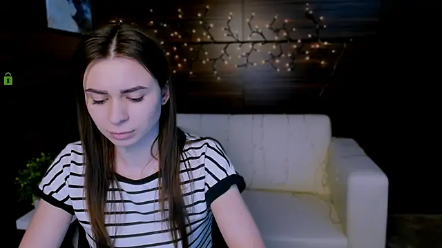 Snapshot of flora_ri chatting on 01-25-25, 10:51 flora ri online show from 01-25-25, 10:51