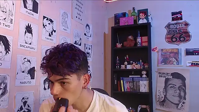 Snapshot of Mickey_Magic chatting on 02-06-25, 04:21 Mickey Magic online show from 02-06-25, 04:21