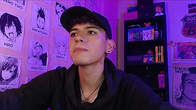 Snapshot of Mickey_Magic chatting on 02-09-25, 05:50 Mickey Magic online show from 02-09-25, 05:50