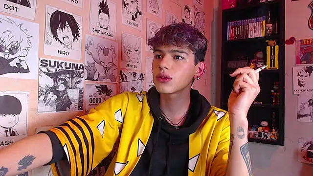 Snapshot of Mickey_Magic chatting on 03-05-25, 12:33 Mickey Magic online show from 03-05-25, 12:33