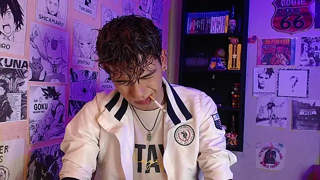 Snapshot of Mickey_Magic chatting on 03-06-25, 04:41 Mickey Magic online show from 03-06-25, 04:41