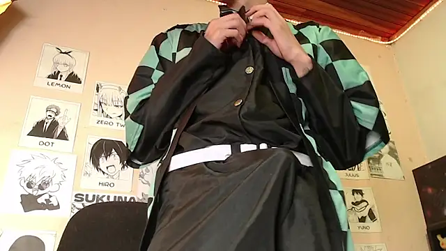 Snapshot of Mickey_Magic chatting on 03-08-25, 10:32 Mickey Magic online show from 03-08-25, 10:32