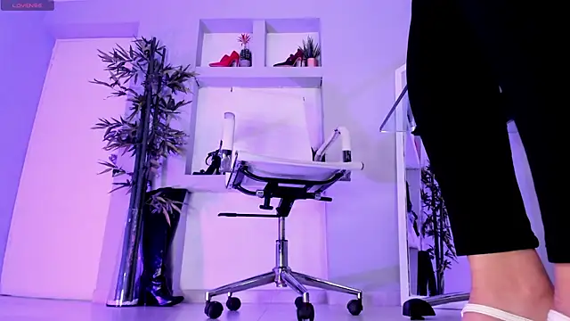 hannah howeell   online show from 01-22-25, 12:17