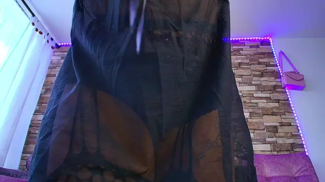 Snapshot of MiaFlamesxxx chatting on 11-04-25, 09:14 MiaFlamesxxx online show from 11-04-25, 09:14