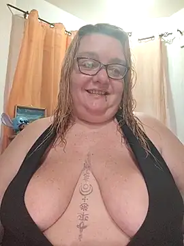 diosacurvy1984 online show from 12-17-25, 08:31