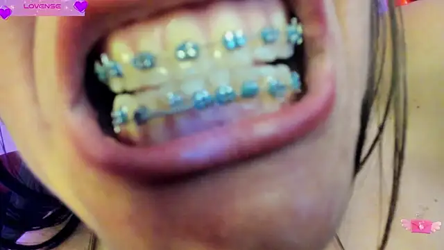 Snapshot of VioletParkker chatting on 02-15-25, 02:33 VioletParkker online show from 02-15-25, 02:33