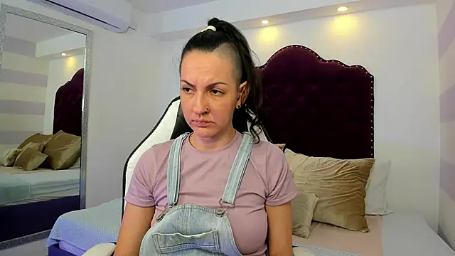 Snapshot of ana_liebert chatting on 03-10-25, 02:26 ana liebert online show from 03-10-25, 02:26