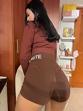 Snapshot of Michell_sr chatting on 02-25-26, 04:55 Michell sr online show from 02-25-26, 04:55