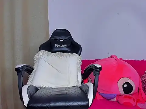 Snapshot of Laurita__Os chatting on 02-11-25, 07:02 Laurita  Os online show from 02-11-25, 07:02