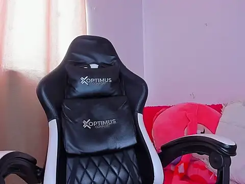 Snapshot of Laurita__Os chatting on 03-02-25, 12:54 Laurita  Os online show from 03-02-25, 12:54