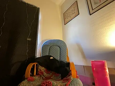 Snapshot of almighty_d chatting on 02-06-25, 06:35 almighty d online show from 02-06-25, 06:35