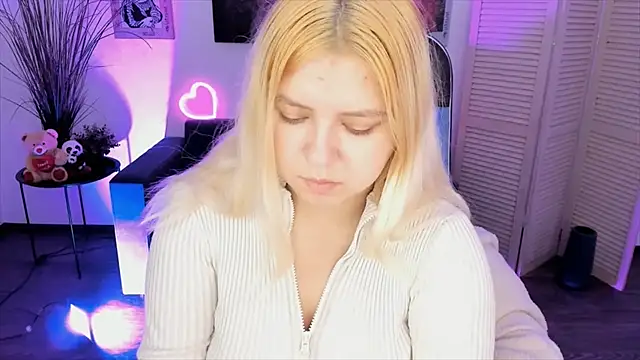 DiaAngell online show from 11-22-25, 09:47