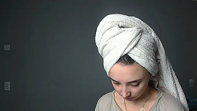 Snapshot of Eva_Gloryy chatting on 10-10-25, 09:41 Eva Gloryy online show from 10-10-25, 09:41