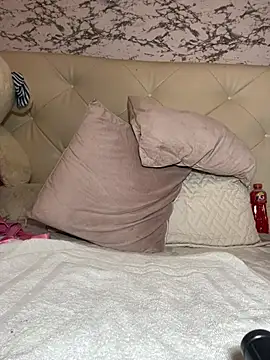 Lili  taylor online show from 03-02-26, 05:08