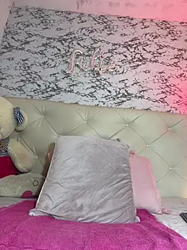 Lili  taylor online show from 04-04-26, 07:22