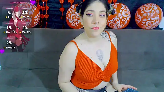 Snapshot of sharonnleon chatting on 02-16-26, 09:44 sharonnleon online show from 02-16-26, 09:44