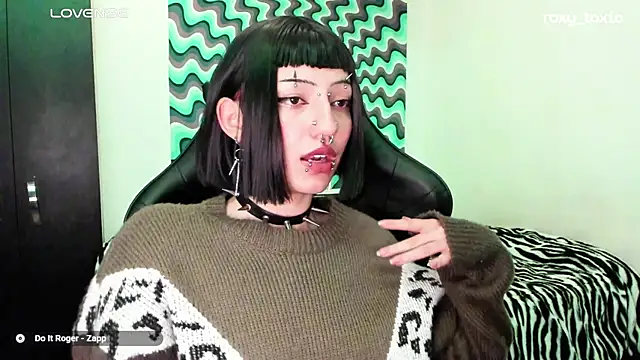 roxy toxic online show from 03-18-25, 03:20