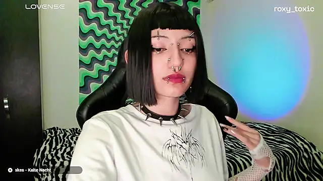 roxy toxic online show from 03-19-25, 01:54