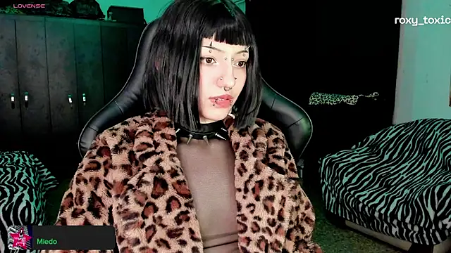 roxy toxic online show from 10-21-25, 01:28