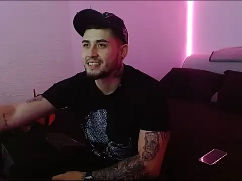 Snapshot of Lliam_2 chatting on 01-18-25, 02:47 Lliam 2 online show from 01-18-25, 02:47