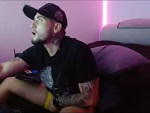 Snapshot of Lliam_2 chatting on 01-18-25, 05:52 Lliam 2 online show from 01-18-25, 05:52