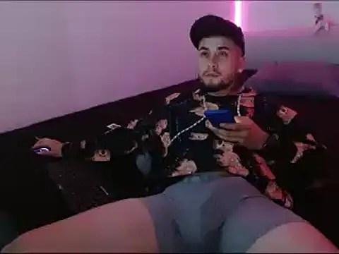 Snapshot of Lliam_2 chatting on 01-22-25, 06:20 Lliam 2 online show from 01-22-25, 06:20