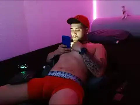 Snapshot of Lliam_2 chatting on 01-25-25, 01:30 Lliam 2 online show from 01-25-25, 01:30