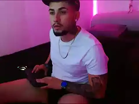 Snapshot of Lliam_2 chatting on 01-26-25, 06:07 Lliam 2 online show from 01-26-25, 06:07