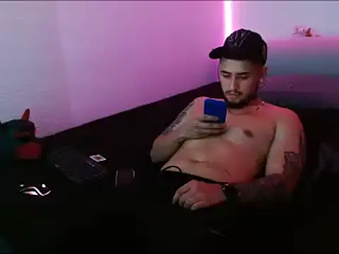 Snapshot of Lliam_2 chatting on 01-26-25, 06:58 Lliam 2 online show from 01-26-25, 06:58