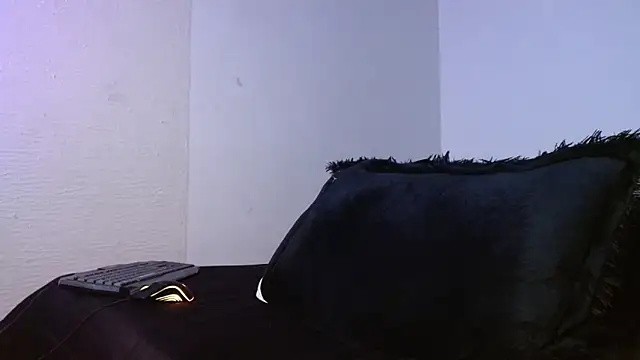 Snapshot of Lliam_2 chatting on 09-17-25, 05:53 Lliam 2 online show from 09-17-25, 05:53