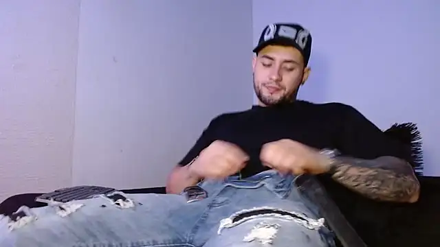 Snapshot of Lliam_2 chatting on 10-05-25, 03:05 Lliam 2 online show from 10-05-25, 03:05