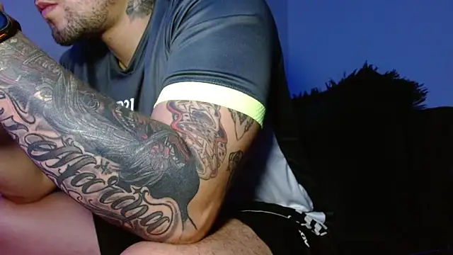 Snapshot of Lliam_2 chatting on 10-18-25, 02:03 Lliam 2 online show from 10-18-25, 02:03