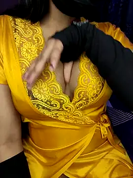 Snapshot of Love_Evaa chatting on 02-14-25, 04:41 Love Evaa online show from 02-14-25, 04:41