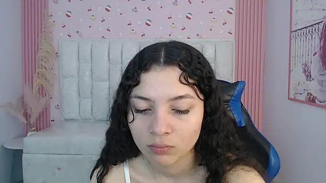 Snapshot of shalon_diaz_s chatting on 10-20-25, 01:33 shalon diaz s online show from 10-20-25, 01:33