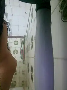 Snapshot of majdolin78 chatting on 03-05-25, 07:38 majdolin78 online show from 03-05-25, 07:38