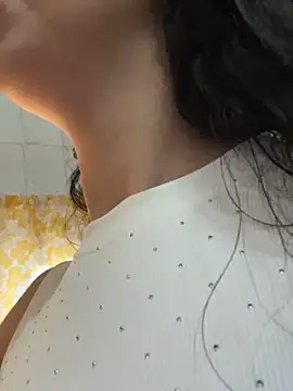 Snapshot of majdolin78 chatting on 10-31-25, 10:27 majdolin78 online show from 10-31-25, 10:27